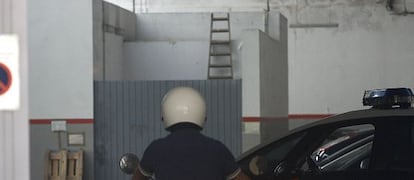 Interior del depósito judicial de Cádiz. Al fondo, las dependencias de donde los ladrones robaron 290 kilos de droga la semana pasada.