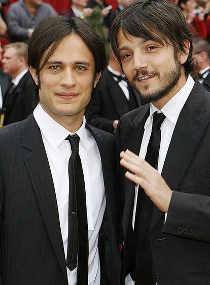 Los actores mexicanos Gael Garcia Bernal y Diego Luna no podían faltar a una ceremonia con más sabor latino de los últimos años debido a la gran cantidad de nominaciones a la que optan numerosos mexicanos y españoles.