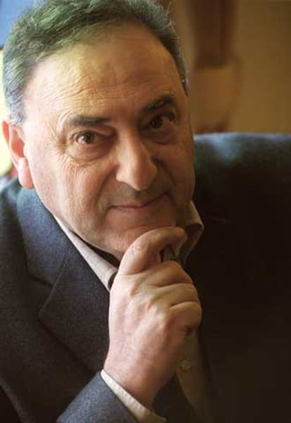 Juan José Saer retratado en Madrid en 2002.