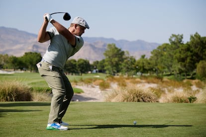 DeChambeau sale desde el tee del 9 en el pasado Shriners.