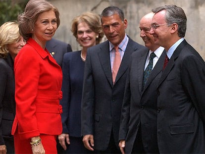 La reina Sofía y el investigador Josep Baselga (derecha), al término de la XI Conferencia Ramón y Cajal.