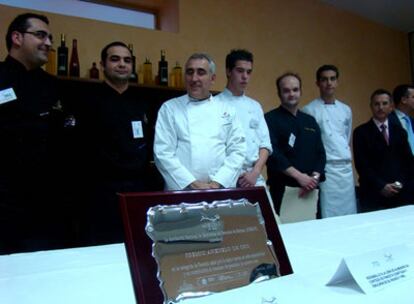 Foto de grupo de los ganadores del I Concurso de Cocina 'Anzuelo de Oro'