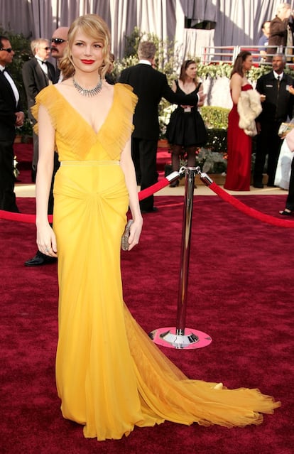 Michelle Williams se aventurou com o amarelo na edição de 2006, quando estava indicada como Atriz Coadjuvante por 'O Segredo de Brokeback Mountain'. Seu vestido, assinado por Vera Wang, é um dos nossos favoritos.