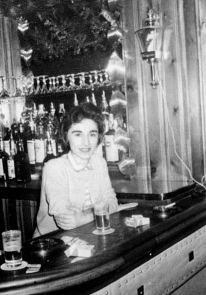 El caso de Kitty Genovese se convirtió en una leyenda: se dijo que 38 personas estaban viendo o escuchando como era violada y asesinada en Nueva York, pero nadie hizo nada. Aunque posteriores investigaciones demostraron que estos datos habían sido exagerados, permanece como un símbolo de la frialdad y la falta de ayuda que se da a diario en las grandes ciudades.