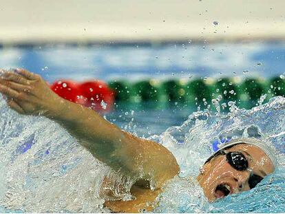 Mireia Belmonte nada <b>crol</b> en la prueba de 400 metros estilos.