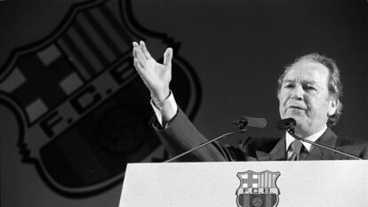 Josep Lluís Núñez, en una asamblea de compromisarios del Barcelona en febrero de 1998.