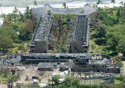 Estado en el que ha quedado el hotel Paraíso de Mombasa después del atentado contra los turistas israelíes.