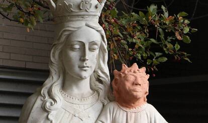 La estatua restaurada en una iglesia de Sudbury, en Ontario.