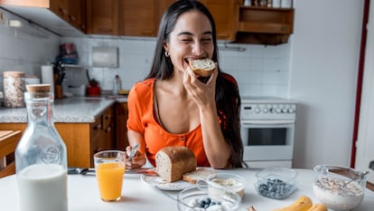 Disfruta de tostadas doradas en tus desayunos. GETTY IMAGES.