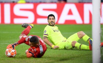 Luis Suárez, en una acción contra el Lyon.