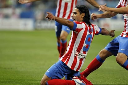 Falcao celebra uno de sus goles.