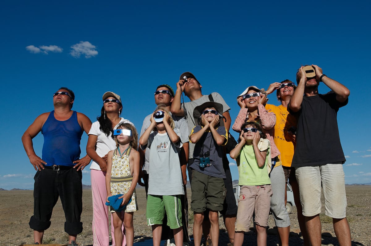 Así vivirán los lectores de EL PAÍS el eclipse solar del 12 de agosto: “Pondremos unas mesas y unas sillas junto a las matas de tomates”