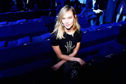 La modelos Karlie Kloss, en el 'front row' de Christian Dior.