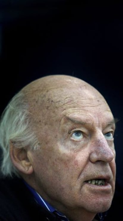 Eduardo Galeano, en un acto en Sevilla en 2010