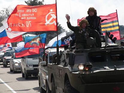 Desfile de motorizado con banderas para conmemorar el quinto aniversario de la anexión de la península de Crimea por parte de Rusia, en Sevastopol el 16 de marzo.