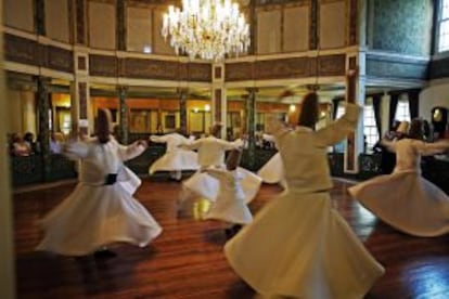Baile de derviches en Estambul (Turquía).