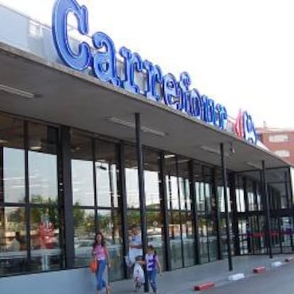 Fachada de un centro de Carrefour.