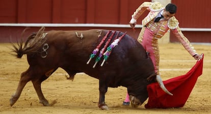 Paco Ure&ntilde;a torea al natural en la pasada feria de M&aacute;laga