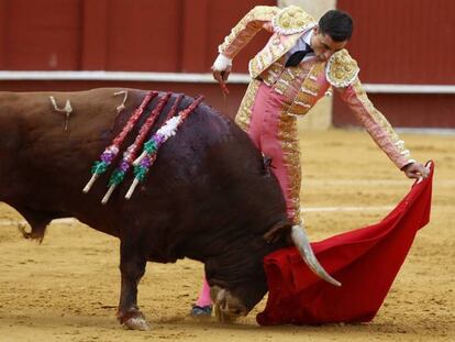 Paco Ure&ntilde;a torea al natural en la pasada feria de M&aacute;laga