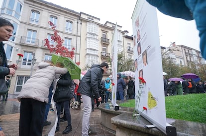 Concentración de Etxerat durante el Día de la Memoria, en el Parlamento vasco, a 10 de noviembre de 2024, en Vitoria-Gasteiz.