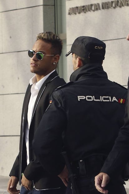 Neymar outside the High Court.