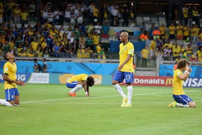 Luiz Gustavo, Marcelo, Maicon y David Luiz, después de la histórica derrota en el Mundial de 2014.