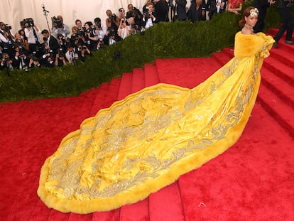 Rihanna y su vestido viral en 2015.