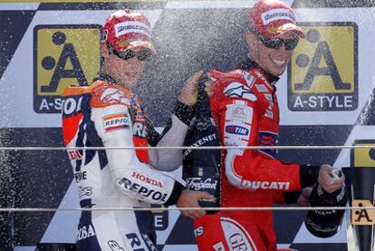 Pedrosa y Stoner, en el podio del circuito de Alcañiz.