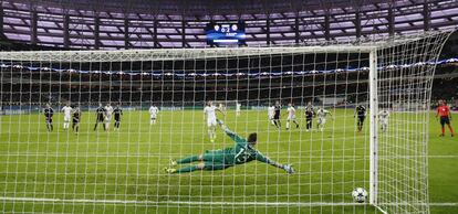 Gol de penalti de Fàbregas para el Chelsea en el campo del Qarabag.