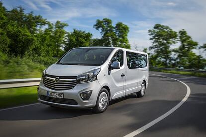 La furgoneta Opel Vivaro transporta hasta 1.200 kilos de carga.