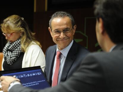 El consejero de Empleo, Ángel Toña, durante su comparecencia este lunes en el Parlamento vasco.