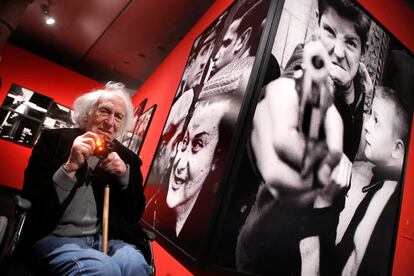 William Klein en una exposición de su obra en Barcelona en marzo de 2020.