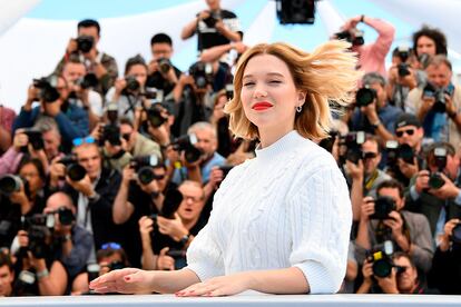 La actriz francesa Lea Seydoux posa durante el pase gráfico de la película 'Juste la Fin du Monde' en Cannes, el 19 de mayo de 2016.