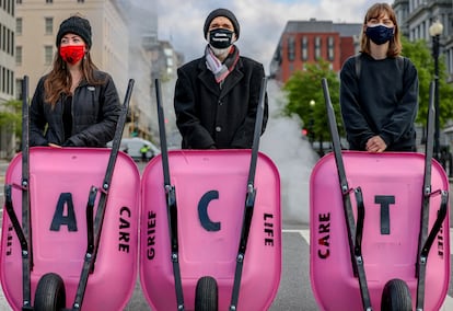 Los ecologistas de 'Extinction Rebellion' bloquean las calles de Washington el pasado 22 de abril, Día de la Tierra.