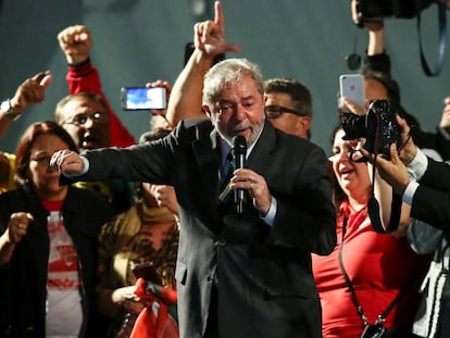 Lula habla ante cinco mil seguidores tras declarar ante el juez Sérgio Moro por su supuesta vinculación con el caso Petrobras