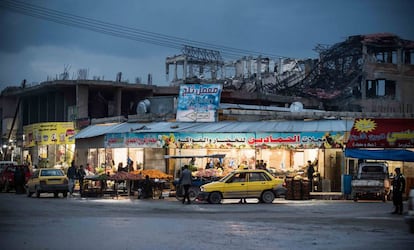 Os negócios reabrem em Raqa.