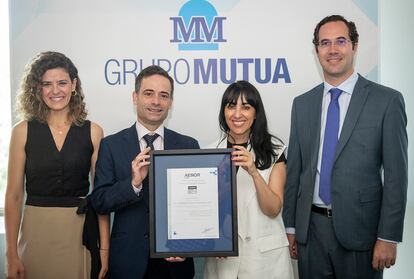 Mutua Madrileña se ha convertido en la primera empresa en España que consigue el certificado Aenor de gestión de riesgos psicosociales, lo que reafirma el compromiso de la aseguradora con el cuidado de la salud y el bienestar de las personas que forman su plantilla.
