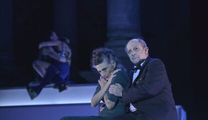 Marcial Álvarez y Lucía Jiménez, al fondo, y Ángela Molina y Emilio Gutiérrez Caba en 'César y Cleopatra' en el Festival de Mérida.