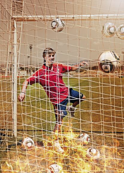 19 años. Futbolista del Real Madrid. Subcampeón de Europa con la selección sub-19. No tiene otra obsesión que la portería."Yo lo que quiero es jugar al fútbol".