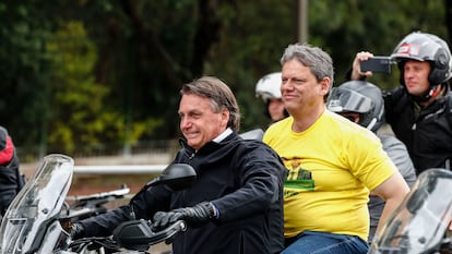 De Feitas, actual gobernador de São Paulo, con Bolsonaro, su mentor político, en vísperas de las presidenciales de 2022.