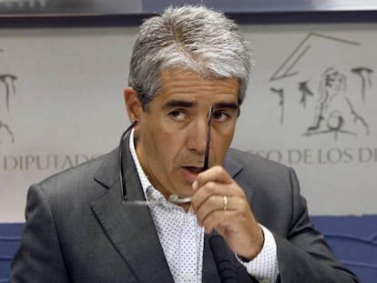 Francesc Homs, durante la rueda de prensa que ofreció el martes después de que la Mesa rechazara la solicitud del Partit Demócrata Catalá de formar un grupo parlamentario propio en el Congreso.