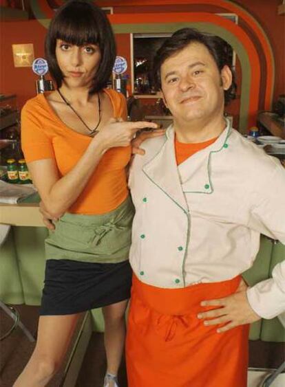 Yolanda Ramos (izquierda) y Miguel Nadal, dos de los intérpretes de <i>Cafetería Manhattan.</i>