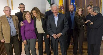 Susana Díaz, con directores de institutos y el consejero de Educación.