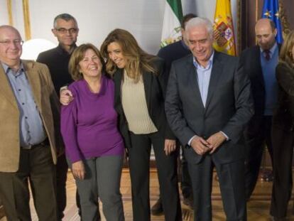 Susana Díaz, con directores de institutos y el consejero de Educación.