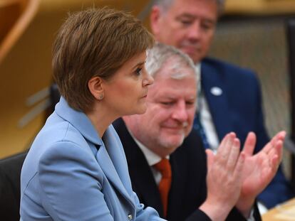 La ministra principal de Escocia, Nicola Sturgeon, anuncia este martes la fecha del nuevo referéndum de independencia en el Parlamento Autónomo escocés.
