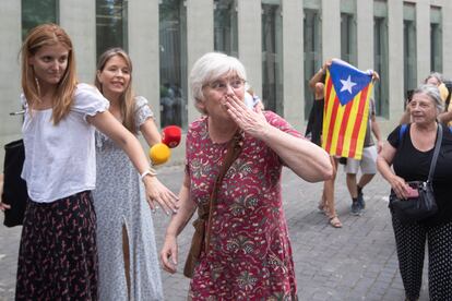 La eurodiputada de JxCat Clara Ponsatí a su salida de la Ciudad de la Justicia de Barcelona en julio de 2023.
