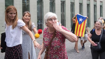 La eurodiputada de JxCat Clara Ponsatí a su salida de la Ciudad de la Justicia de Barcelona en julio de 2023.