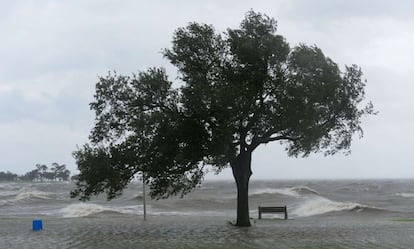 Crecida del mar en el lago Pontchartrain, Nueva Orleans.