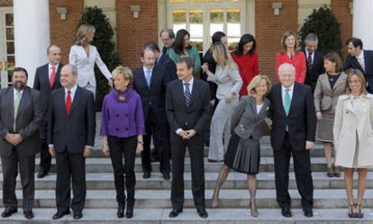 El presidente del Gobierno con los miembros de su Gobierno en Moncloa