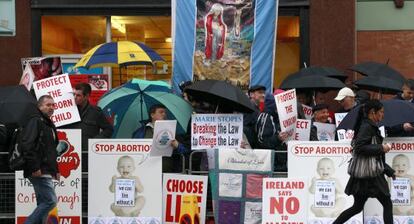 Manifestantes antiabortistas en Belfast, en 2012.